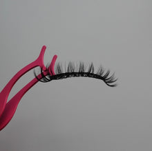 Load image into Gallery viewer, “Halo” lash

