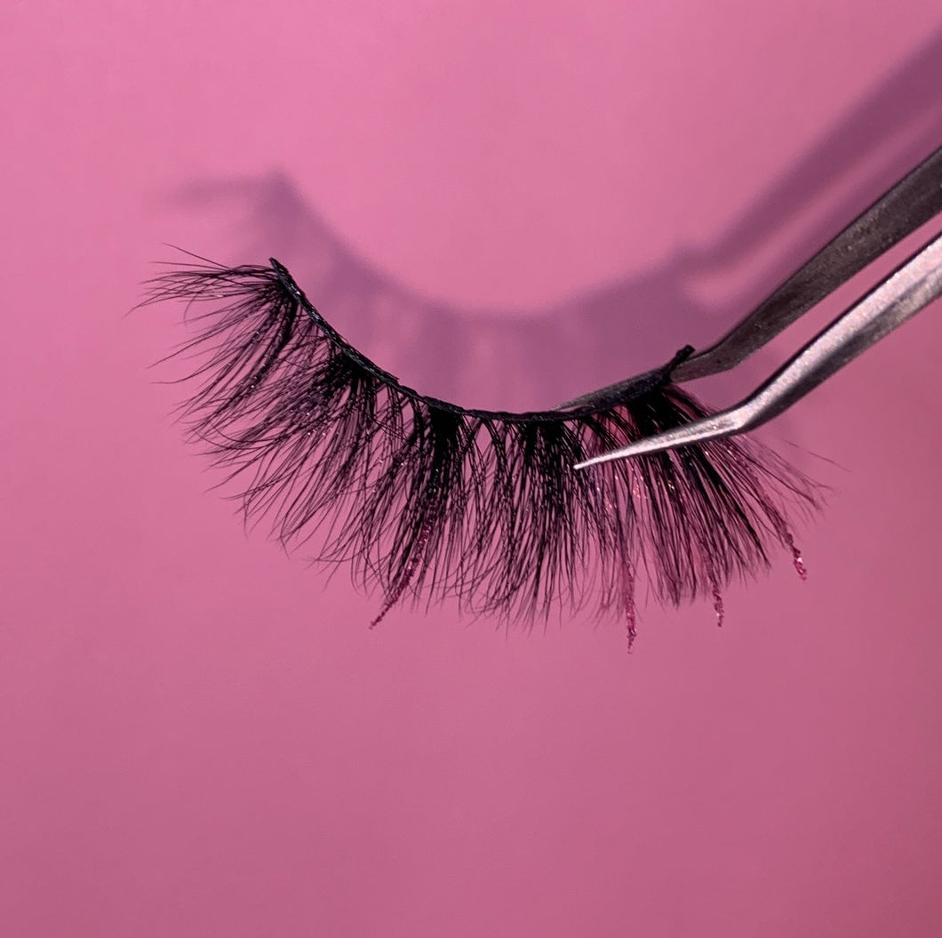 “Glam” glitter lash